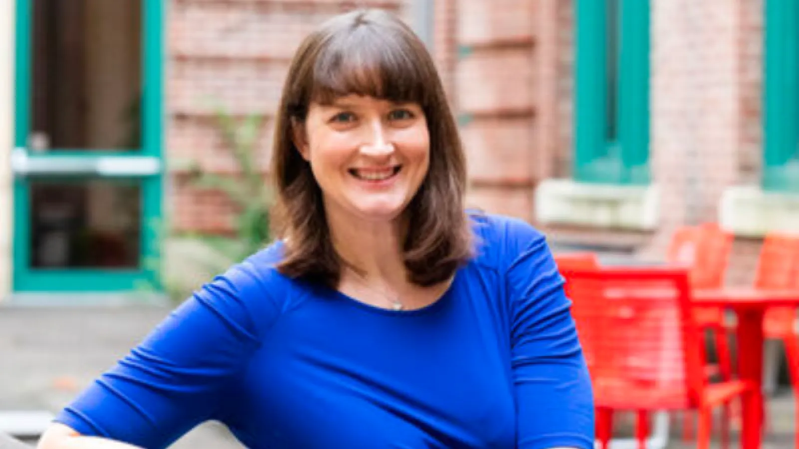 Katie Thomas headshot